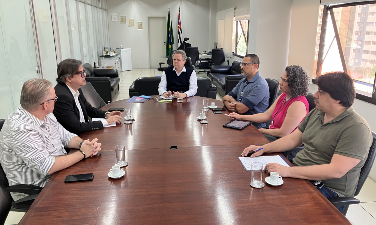 Ipem-SP recebe empresa para tratar de tecnologia de hidrogênio no setor automotivo